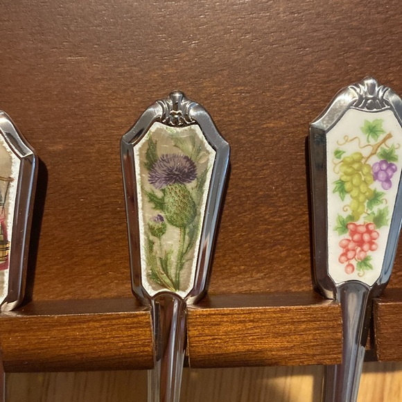 Vintage Avon Hospitality Spoon Rack and Spoon New in Box - Picture 5 of 6